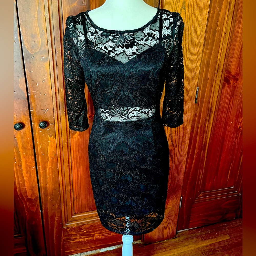 Black lace dress - Size M
